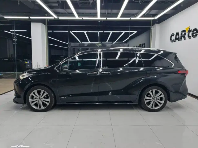 Toyota Sienna — Фото автомобиля 12