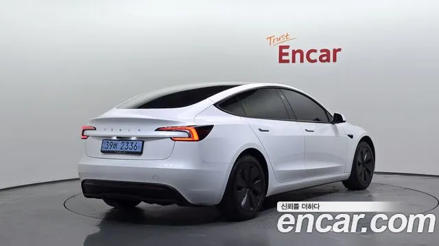 Tesla Model 3 — Фото автомобиля 2