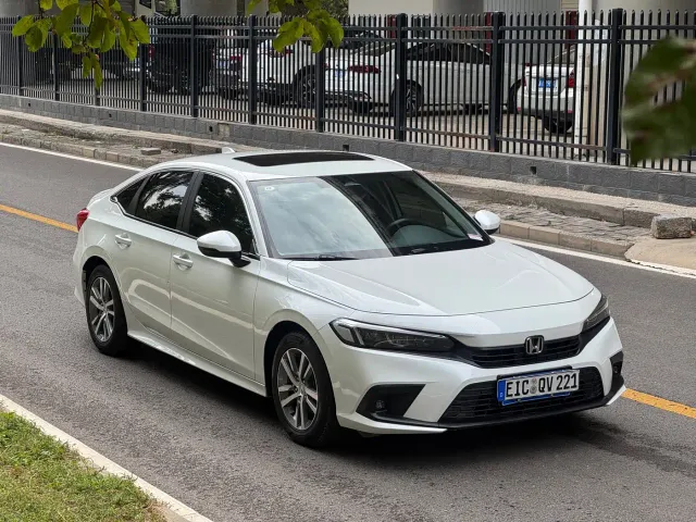 Honda Civic — Фото автомобиля 2