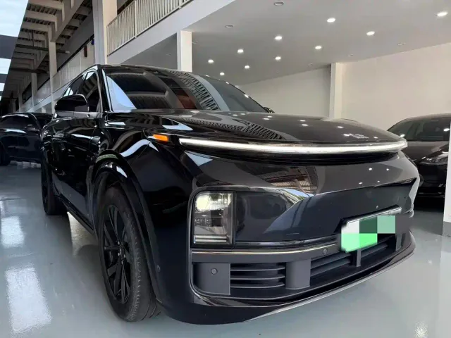Li Auto L8 — Фото автомобиля 3