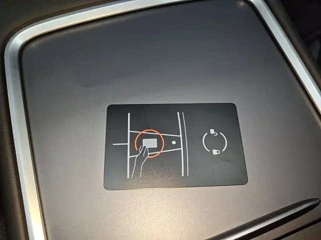 Tesla Model 3 — Фото автомобиля 8