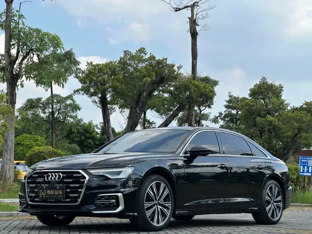 Фотография автомобиля — Audi A6L