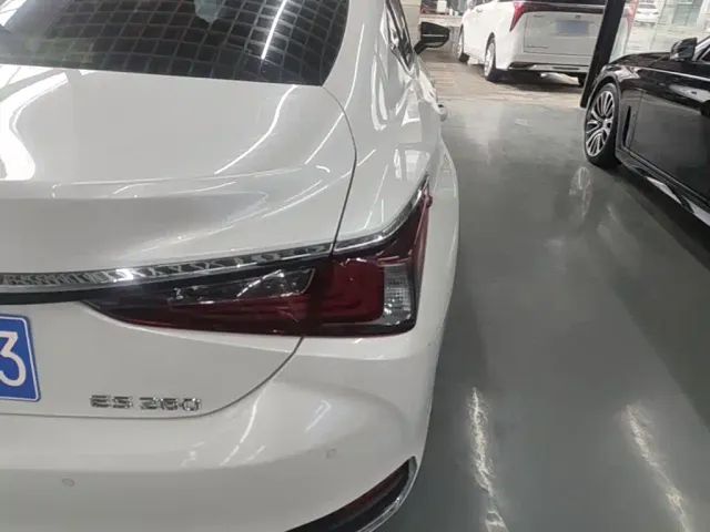 Lexus ES — Фото автомобиля 7