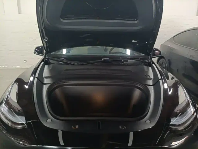 Tesla Model Y — Фото автомобиля 19