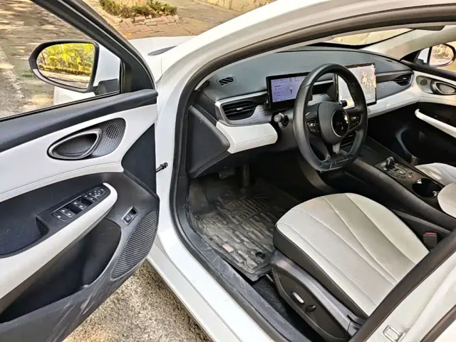 BYD Seal 05 DM-i — Фото автомобиля 11