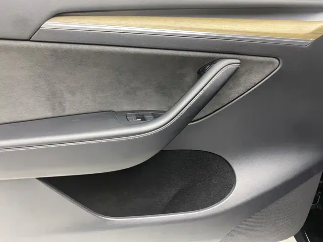 Tesla Model Y — Фото автомобиля 25