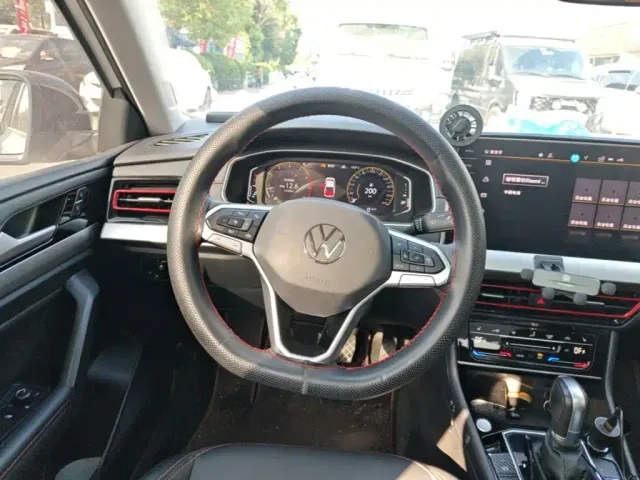 Volkswagen Lavida — Фото автомобиля 10