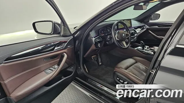 BMW 5 Series G30 — Фото автомобиля 15