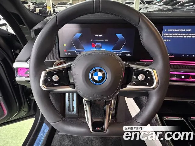 BMW i7 G70 — Фото автомобиля 8