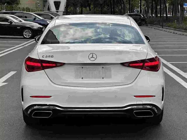 Mercedes-Benz C-Class — Фото автомобиля 4