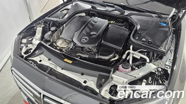 Mercedes-Benz E-Class — Фото автомобиля 6
