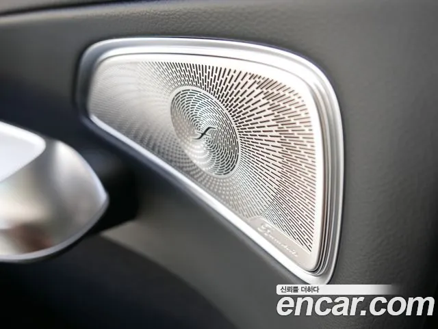 Mercedes-Benz E-Class — Фото автомобиля 11