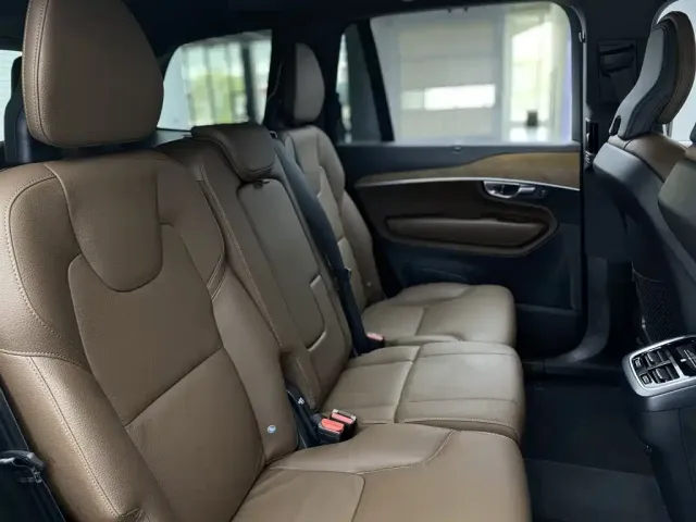 Volvo XC90 — Фото автомобиля 28