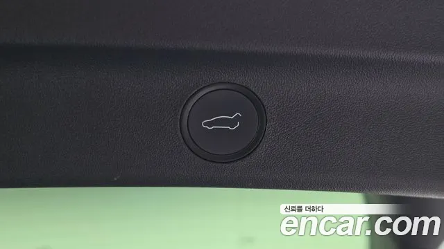 Tesla Model Y — Фото автомобиля 16