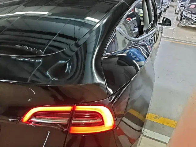 Tesla Model Y — Фото автомобиля 6