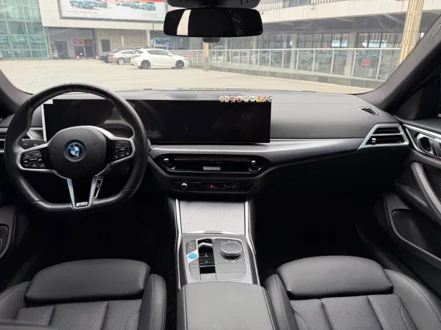 BMW i4 — Фото автомобиля 7