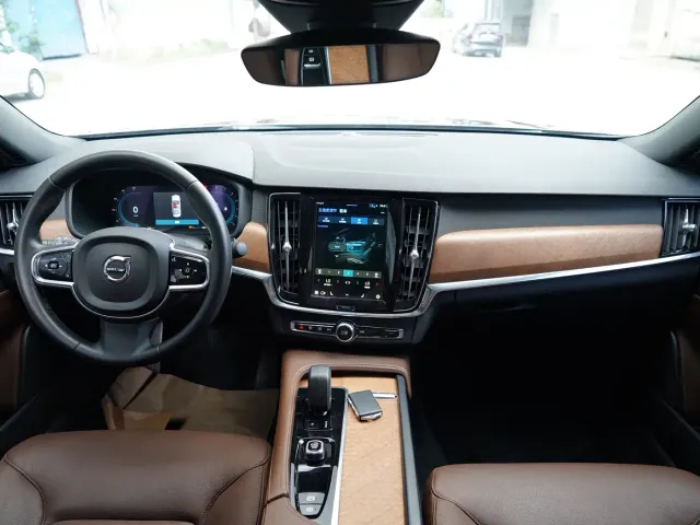 Volvo S90 — Фото автомобиля 5