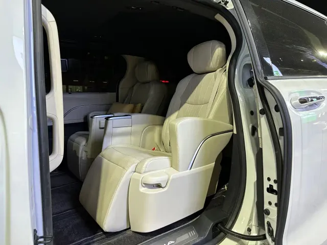 Toyota Sienna — Фото автомобиля 6