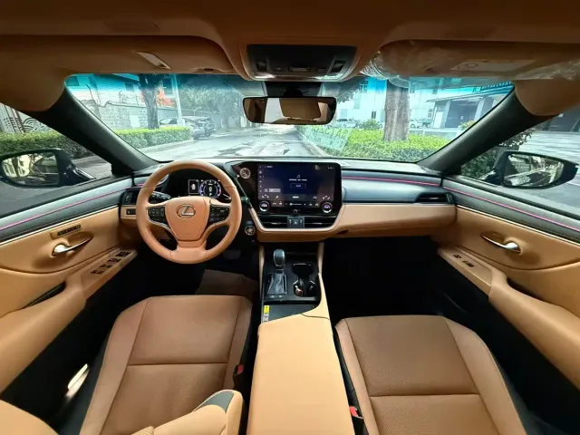 Lexus ES — Фото автомобиля 7