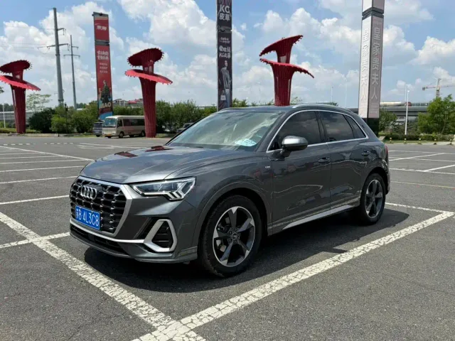 Фотография автомобиля — Audi Q3