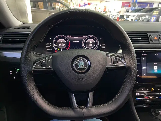 Skoda Superb — Фото автомобиля 16