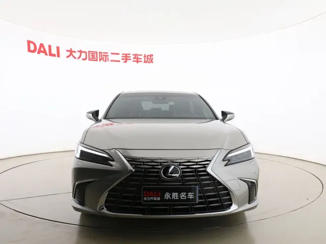 Lexus ES — Фото автомобиля 2