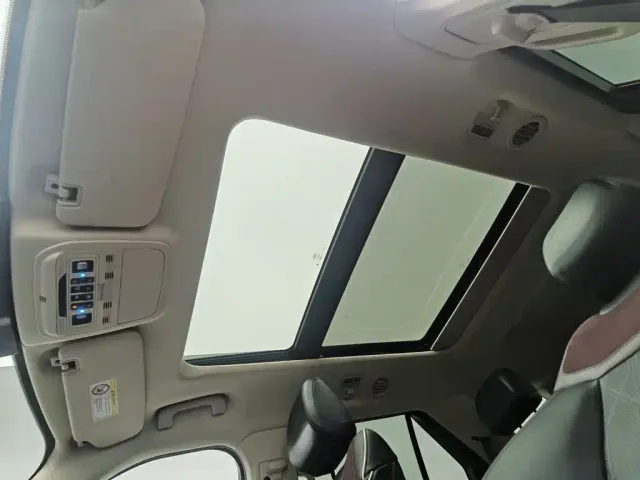 Ford Explorer — Фото автомобиля 14