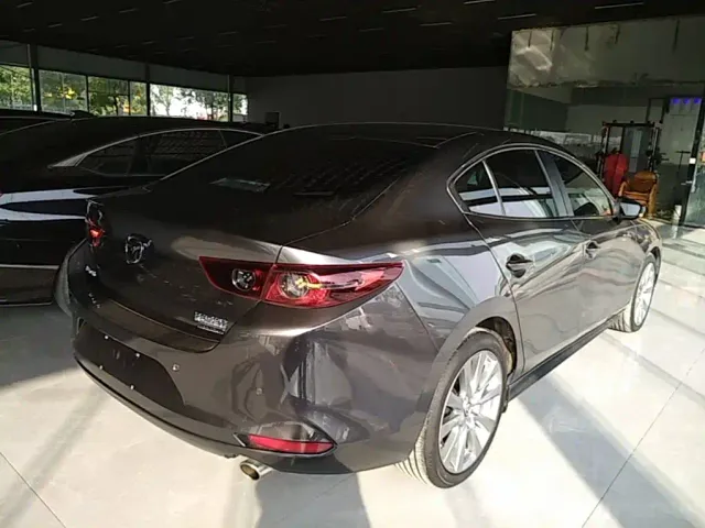 Mazda Axela — Фото автомобиля 6