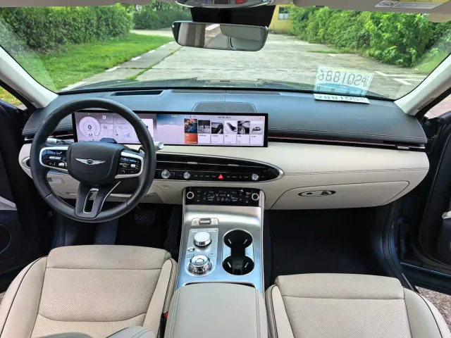Genesis GV70 — Фото автомобиля 10