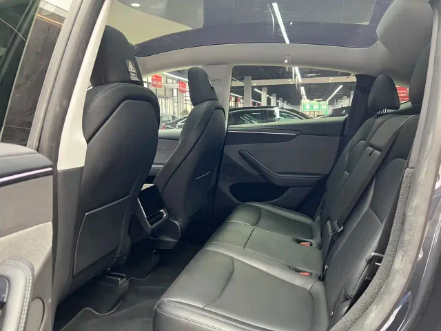 Tesla Model Y — Фото автомобиля 8