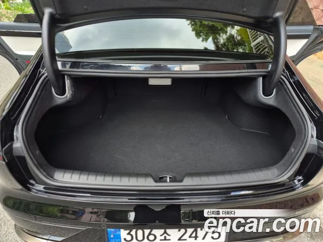 Hyundai Grandeur Grandeur (GN7) 2.5 Бензин 2WD — Фото автомобиля 19