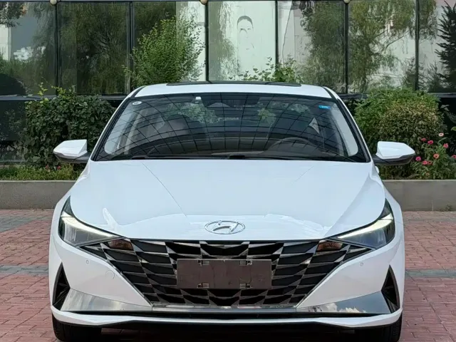 Hyundai Elantra 2022 1.5L CVT LUX Premium Edition — Фото автомобиля 2