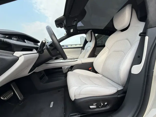 Xiaomi SU7 — Фото автомобиля 8