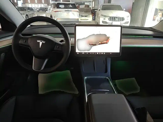 Tesla Model 3 — Фото автомобиля 9