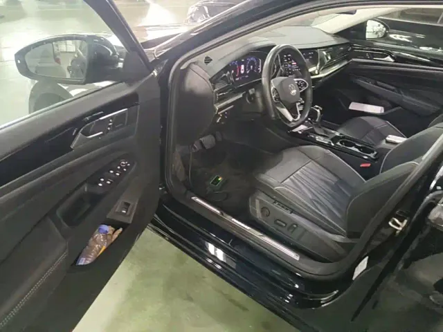 Volkswagen Passat — Фото автомобиля 15