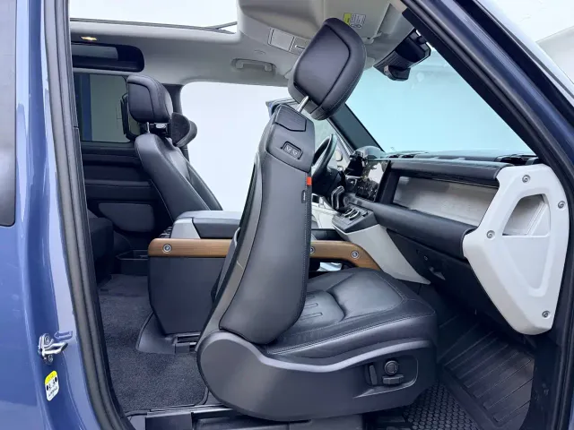 Land Rover Defender — Фото автомобиля 11