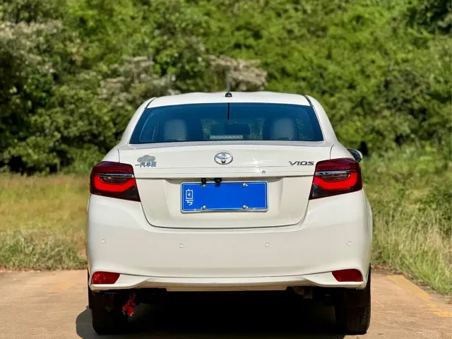 Toyota Vios — Фото автомобиля 5