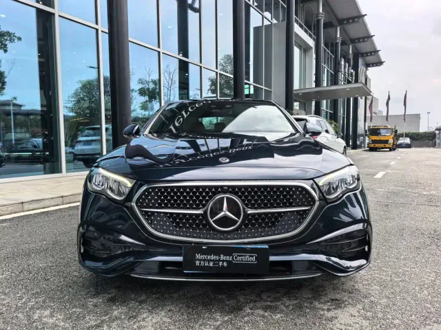 Mercedes-Benz E-Class — Фото автомобиля 2