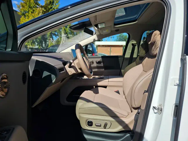 Li Auto i8 — Фото автомобиля 7