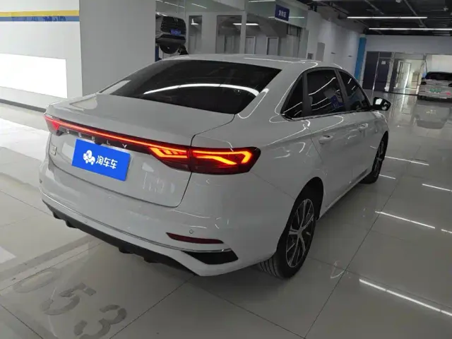 Geely Emgrand — Фото автомобиля 3