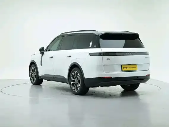 Lynk & Co 900 — Фото автомобиля 5