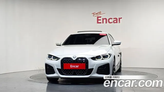 BMW i4 — Фото автомобиля 2