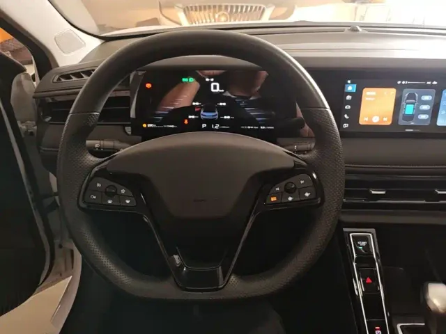 Roewe i5 — Фото автомобиля 10