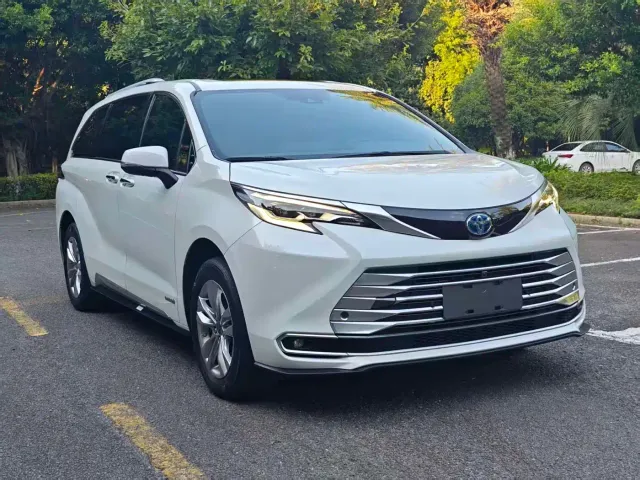 Фотография автомобиля — Toyota Sienna