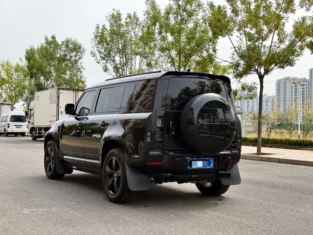 Land Rover Defender — Фото автомобиля 4