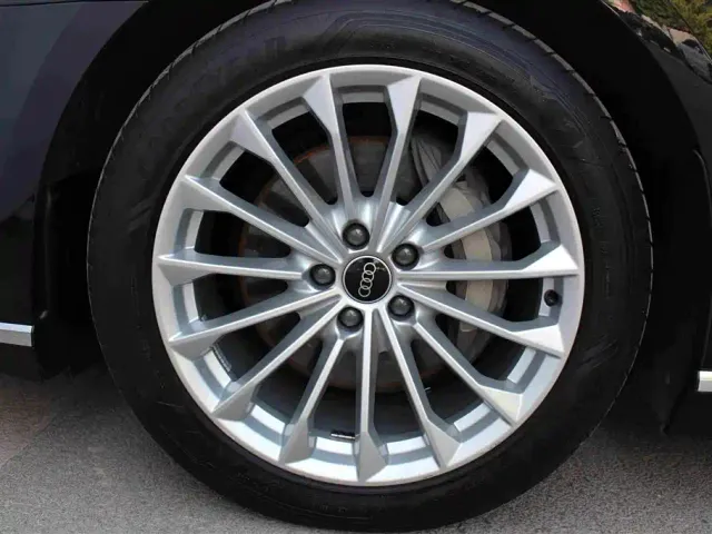 Audi A8 — Фото автомобиля 15