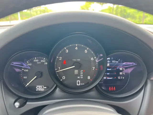 Porsche Macan — Фото автомобиля 10