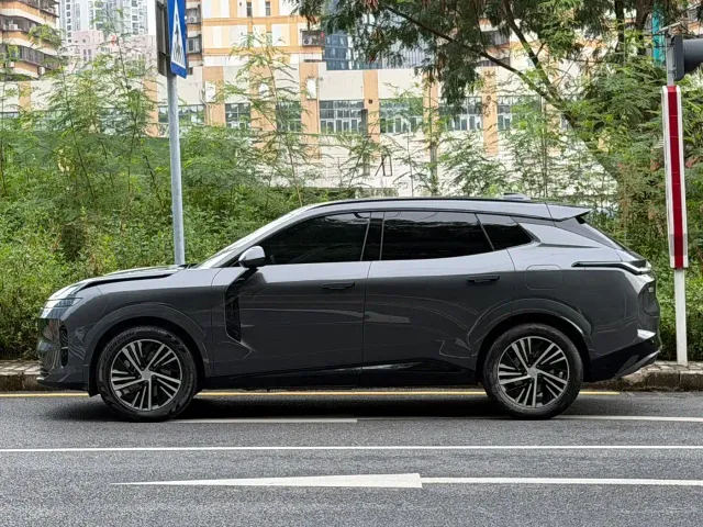Lynk & Co 08 EM-P — Фото автомобиля 2