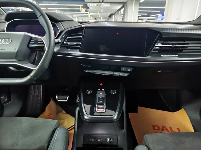 Audi Q4 e-tron — Фото автомобиля 6