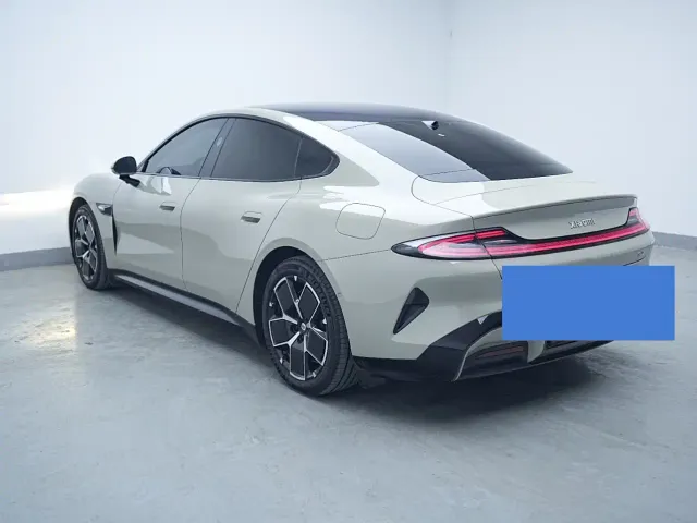 Xiaomi SU7 — Фото автомобиля 5